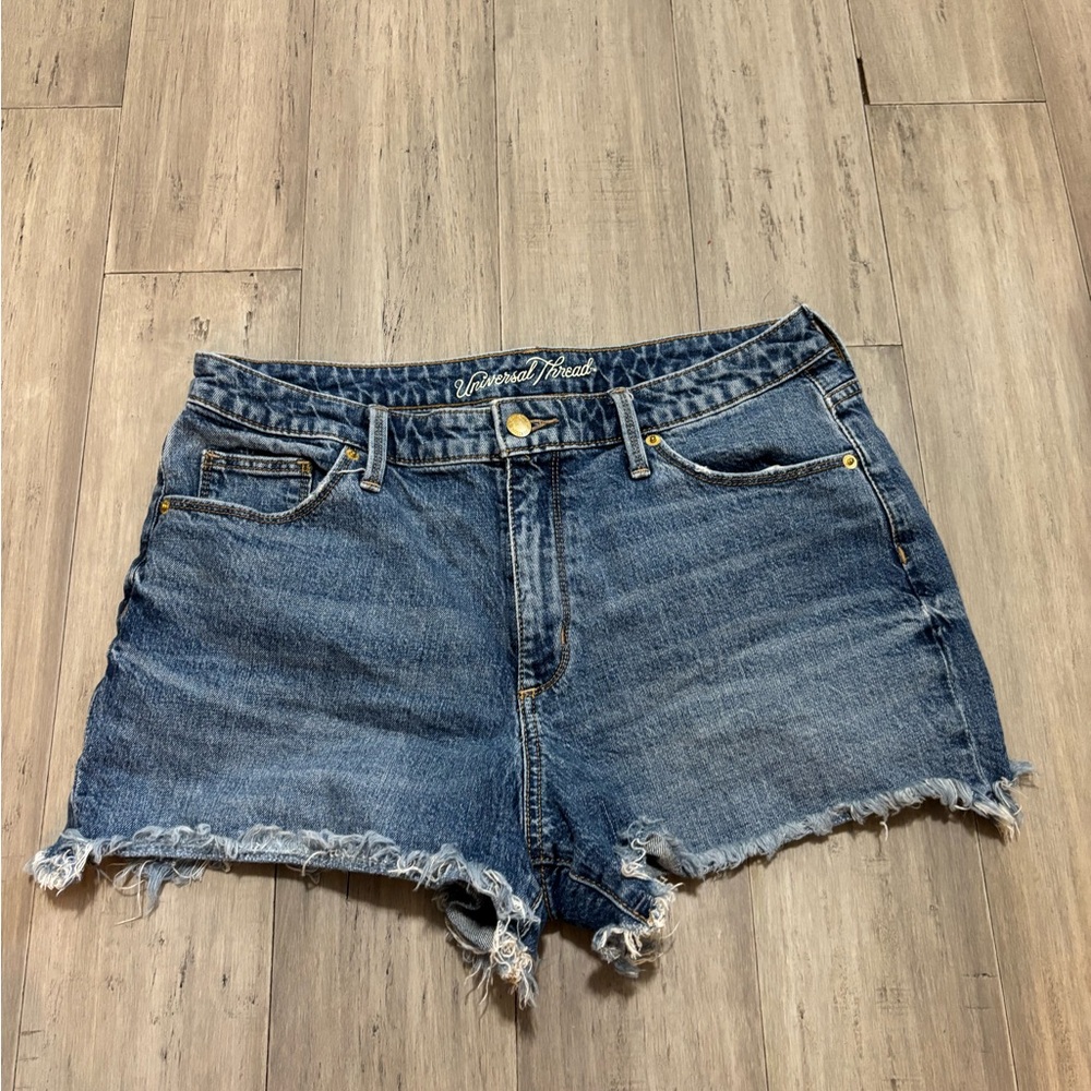 Universal Thread Shorts Size 12 / 31R